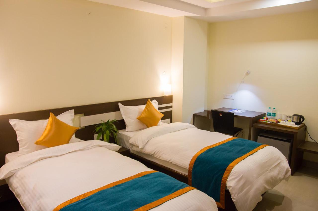 Hotel Park Riviera 구와하티 외부 사진