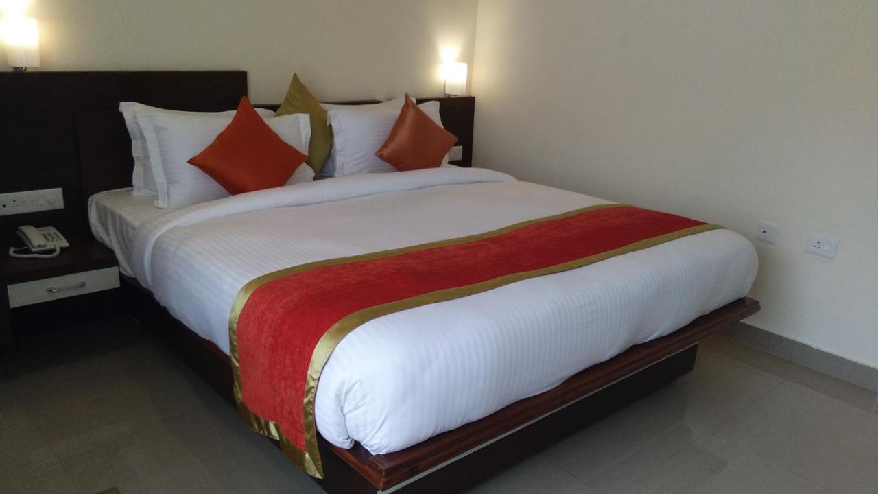 Hotel Park Riviera 구와하티 외부 사진